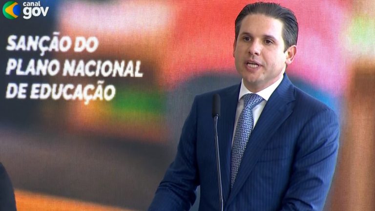 Motta destaca papel da Câmara na formulação do novo Plano Nacional de Educação
