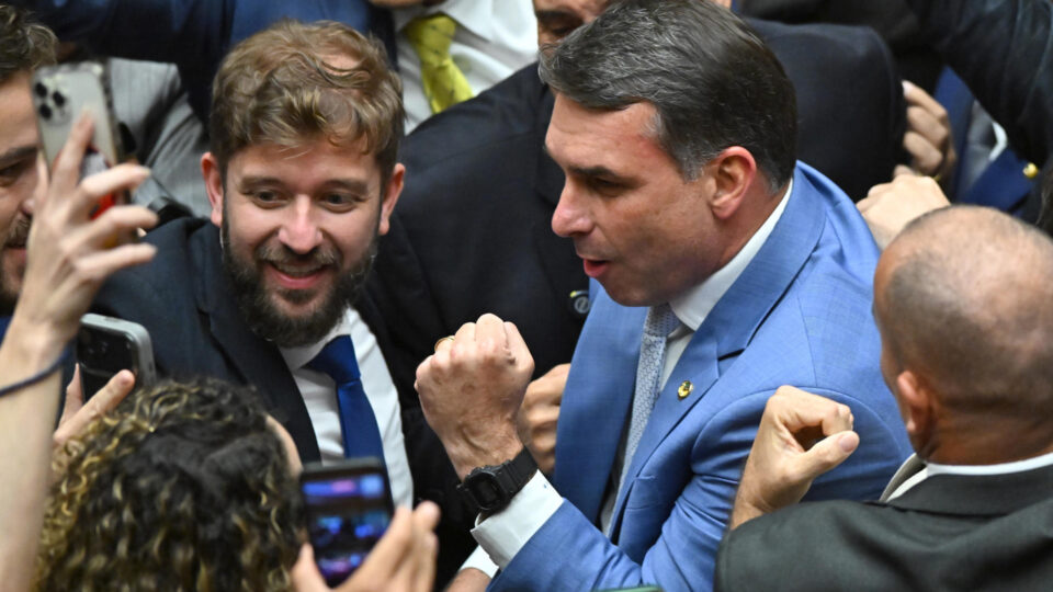 Oposição se movimenta para acabar com “taxa das blusinhas” antes do governo