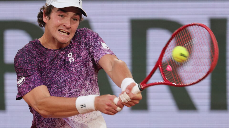 Fonseca vence mais uma em Roland Garros e avança para as quartas de final