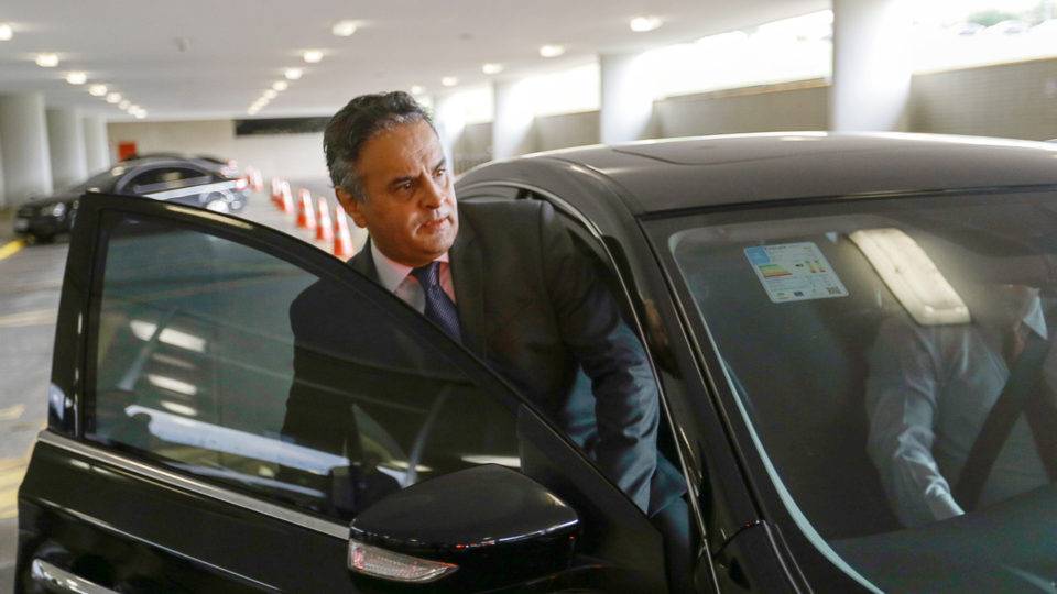 Possível candidatura de Aécio visa eleição de parlamentares para tentar evitar o fim do PSDB