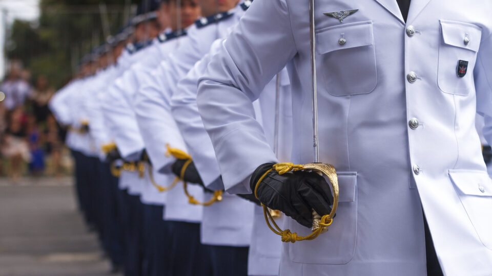 União é condenada a indenizar militar trans em R$ 30 mil por tratamento masculino