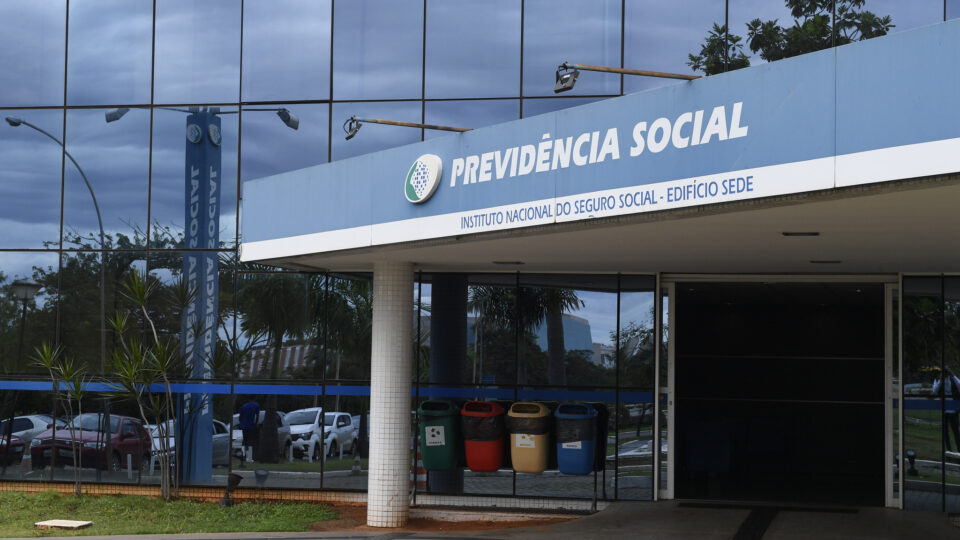 Bancos se dizem preocupados com suspensão de consignados do INSS pelo TCU