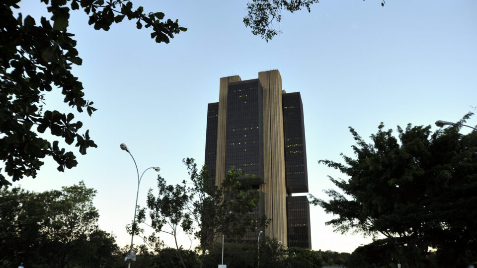 Dívida pública atinge 80,4% do PIB puxada por juros