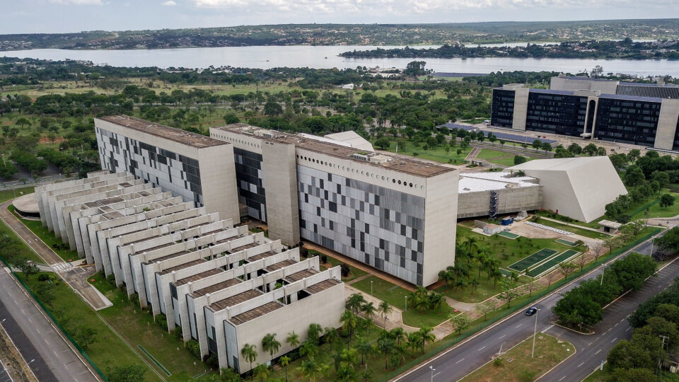 PGR denuncia esquema de venda de sentenças no STJ ao STF