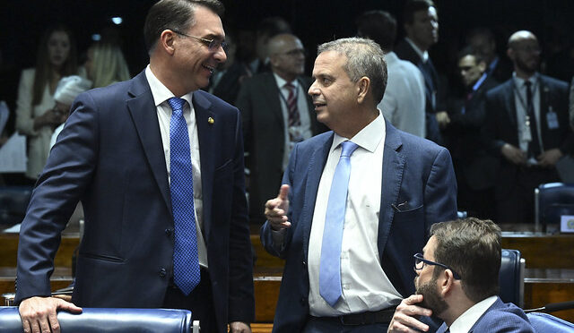 Aliados de Flávio Bolsonaro acusam governistas de politizar combate ao crime