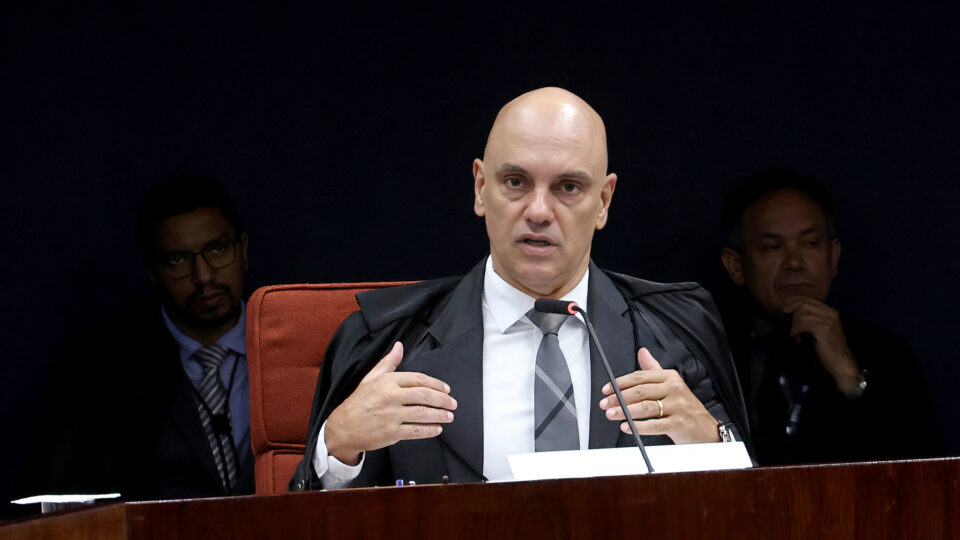Moraes concede domiciliar humanitária a mãe de dois filhos presa no 8 de janeiro