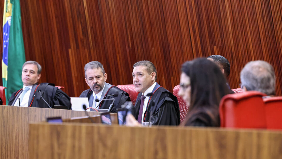 Nunes Marques coloca Mendonça ao lado de indicada por Lula para julgar propaganda eleitoral