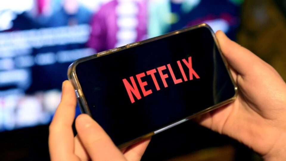Justiça autoriza Netflix a cobrar taxa por compartilhamento de senhas