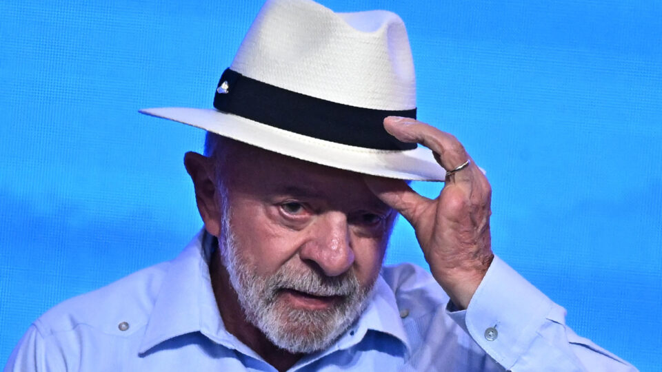 Lula pede votos para Tebet e Marina durante evento oficial