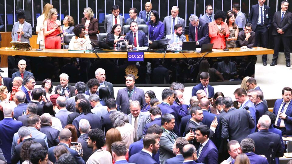 Governo aposta em nova regra do trabalho para arrecadar mais de profissionais bem pagos
