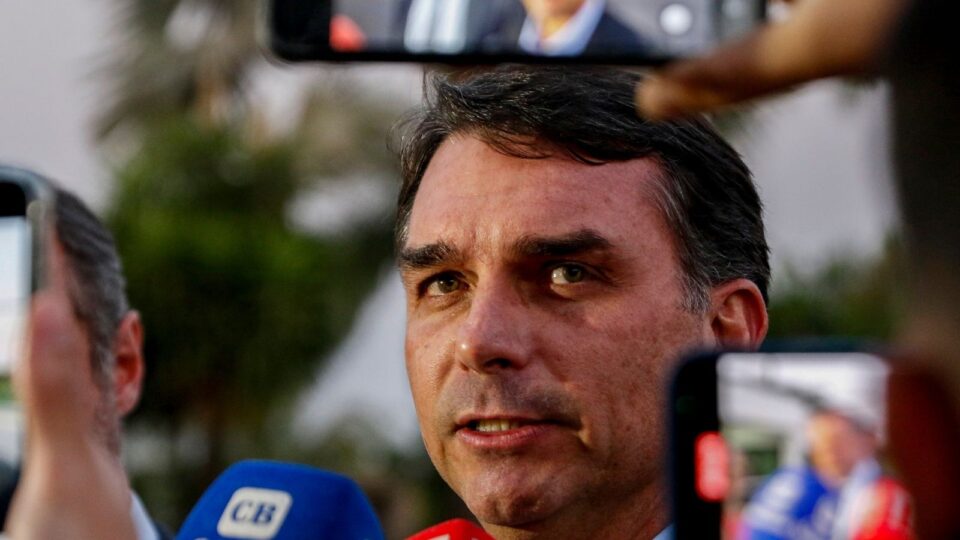 Flávio Bolsonaro vendeu sua esperança. E a minha