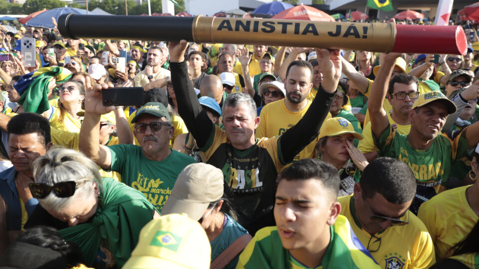 Oposição adota nova estratégia pela anistia após Moraes suspender dosimetria