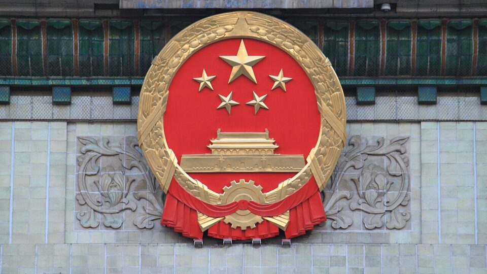 Ativista que fugiu da China para reencontrar família é detido na Coreia do Sul após 30 horas no mar