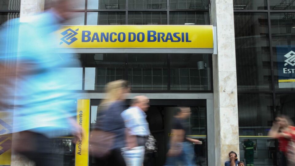 Lucro do Banco do Brasil despenca 53,5% com alta da inadimplência no campo