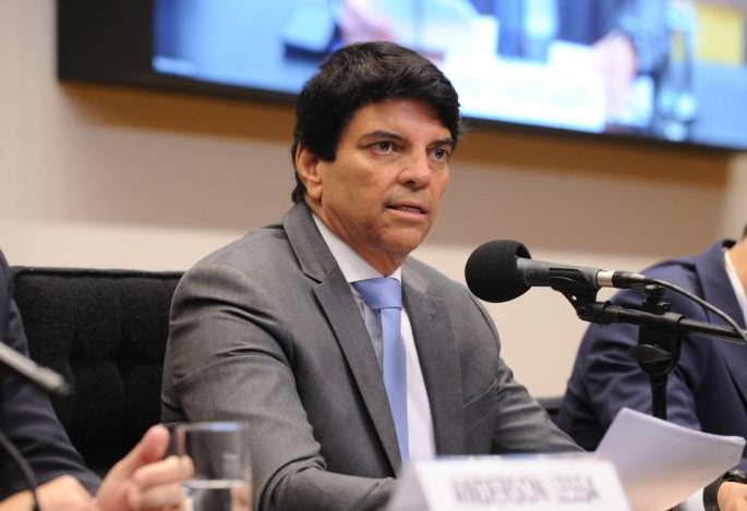 Debatedores apontam problemas regulatórios e de infraestrutura no transporte de cargas