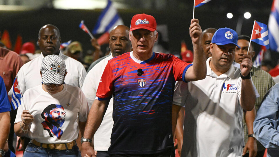 Pentágono prepara terreno para ofensiva em Cuba, diz jornal