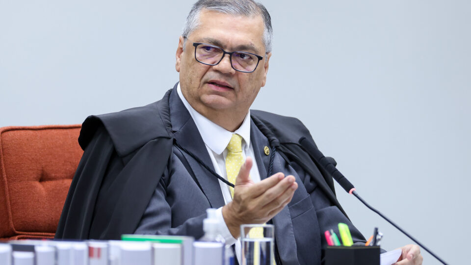 Dino limita arrecadação do governo com taxas da CVM e cobra fiscalização no mercado de capitais