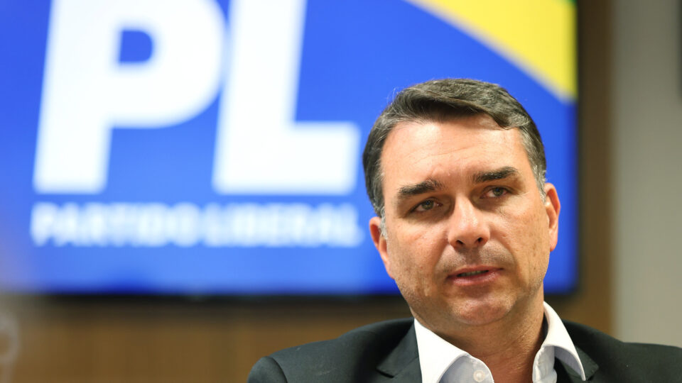 Flávio Bolsonaro lança pré-candidatura neste sábado em estado do Sul; veja detalhes