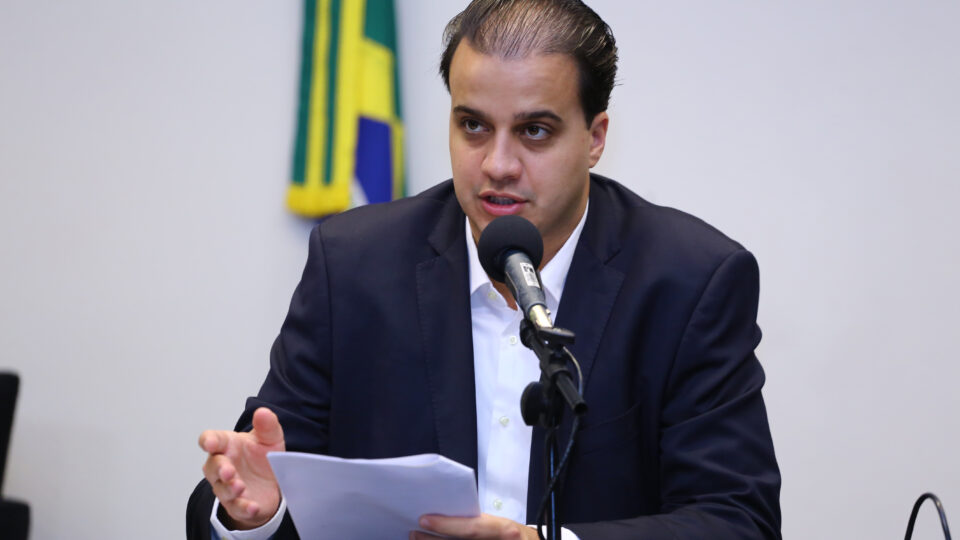 Pai de Vorcaro doou R$ 1 milhão ao Novo de MG