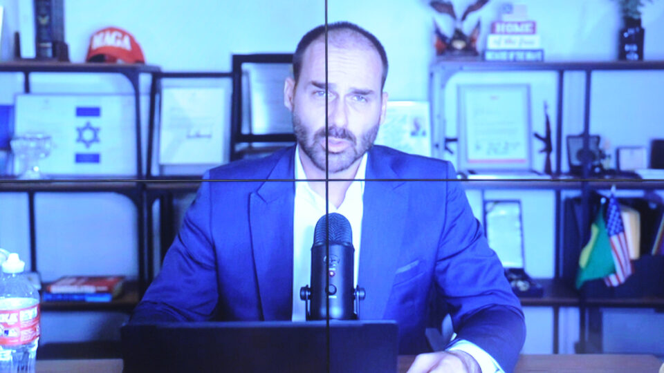 Eduardo Bolsonaro nega ter recebido recurso de filme: “status migratório” impediria