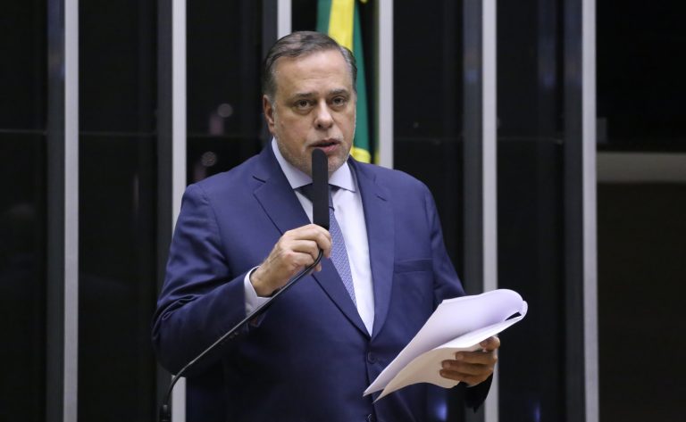 Comissão aprova proposta para regular relação entre carros e bicicletas no trânsito