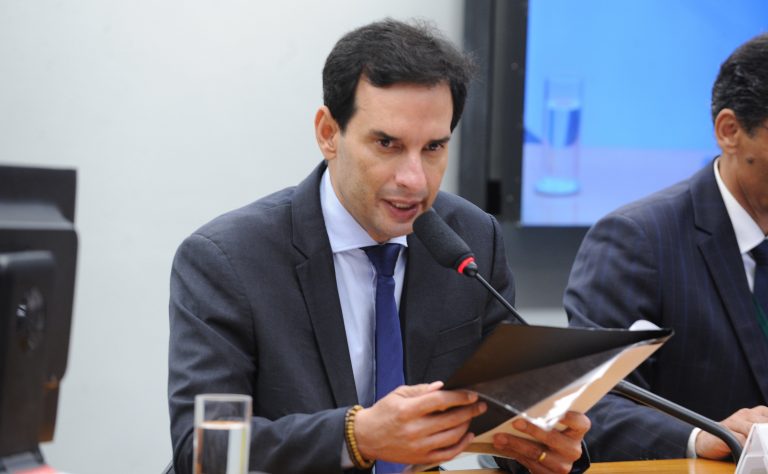Comissão aprova regras para exercício da profissão de detetive particular