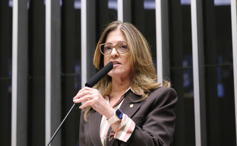 Comissão aprova divórcio unilateral em cartório para vítima de violência doméstica