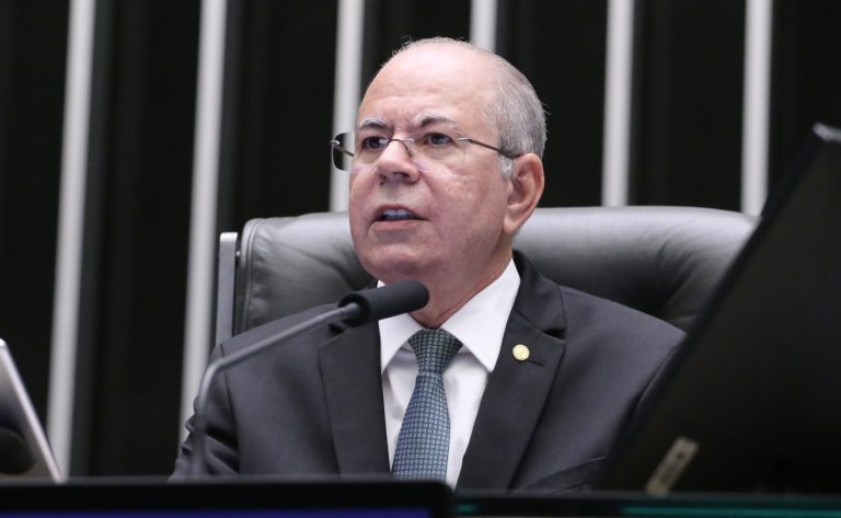 Relator apresentará fonte de financiamento para piso salarial de farmacêuticos