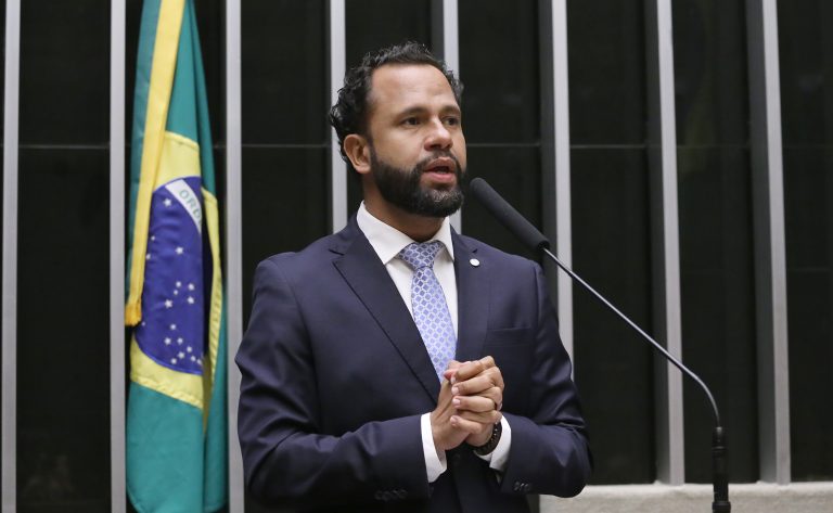 Comissão de Direitos Humanos aprova proposta de combate ao racismo científico