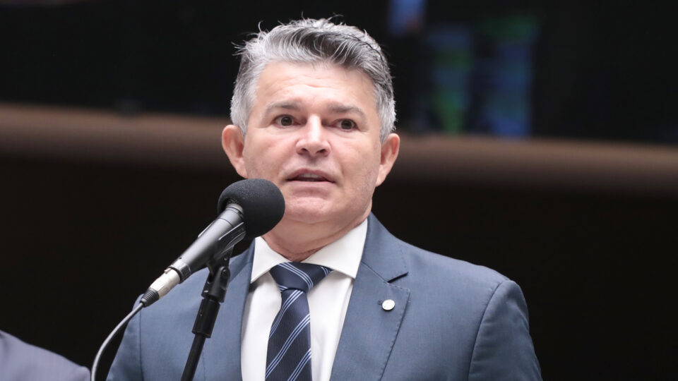 Deputado do PL cobra governo por vazamento de áudios de Flávio a Vorcaro