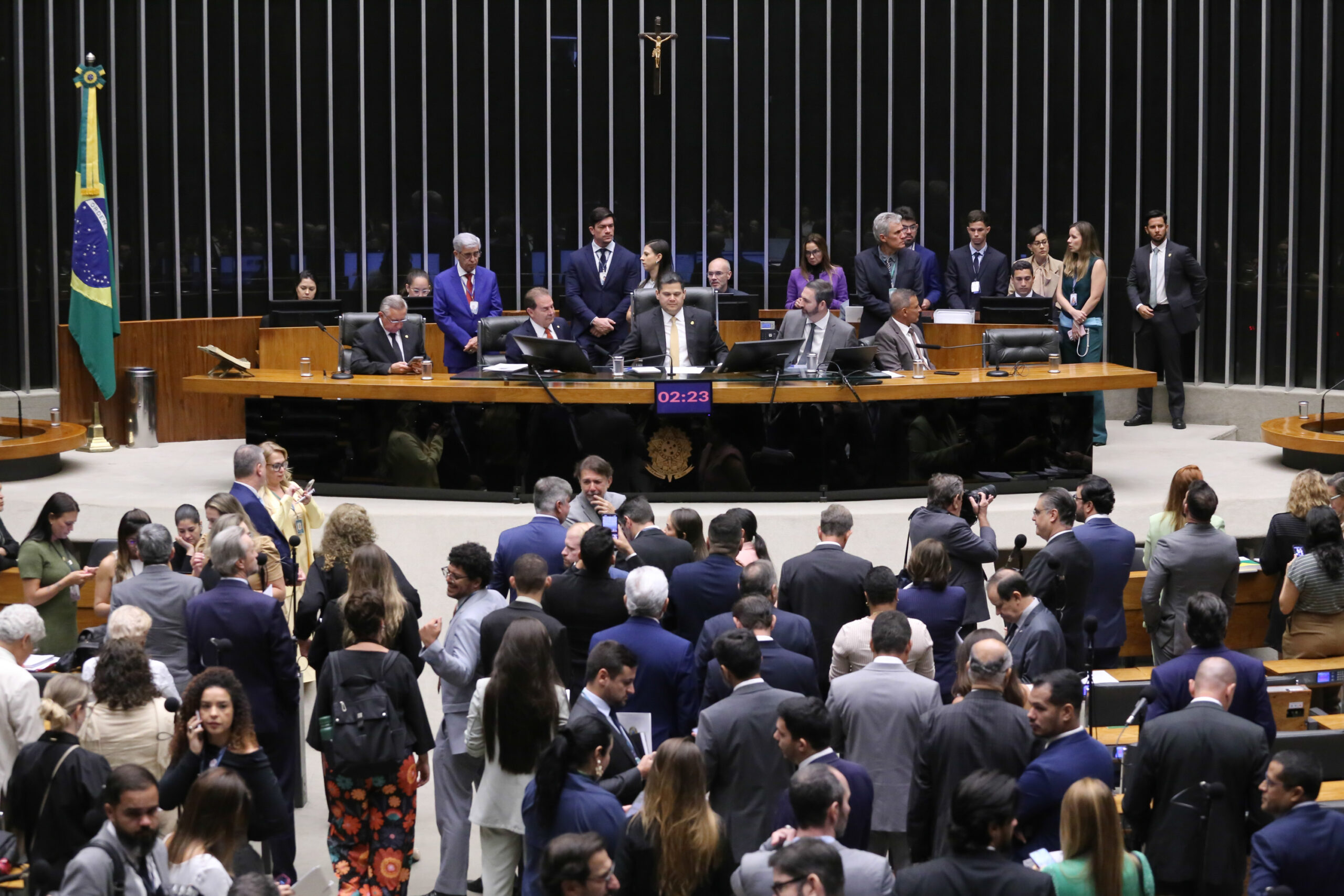 Alcolumbre promulga Lei da Dosimetria, que reduz penas dos condenados por tentativa de golpe
