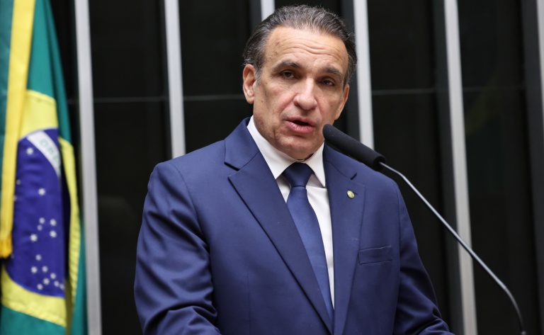 Comissão aprova regra que transfere para fabricante a conferência inicial de tacógrafos