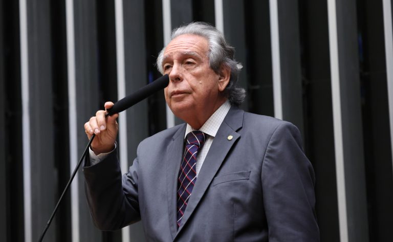 Comissão aprova novas regras para o exercício da profissão de radiologia