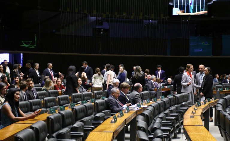 Sessão solene marca os 200 anos da Câmara dos Deputados; acompanhe