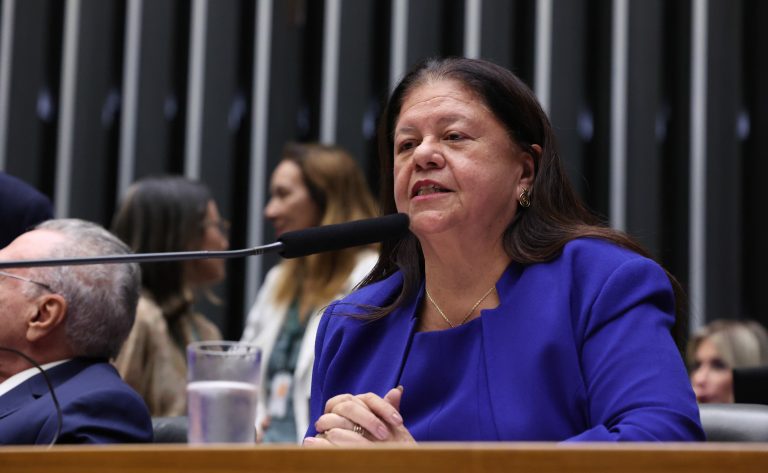 Comissão aprova regra que facilita trabalho de aprendizes e PCDs em órgãos públicos