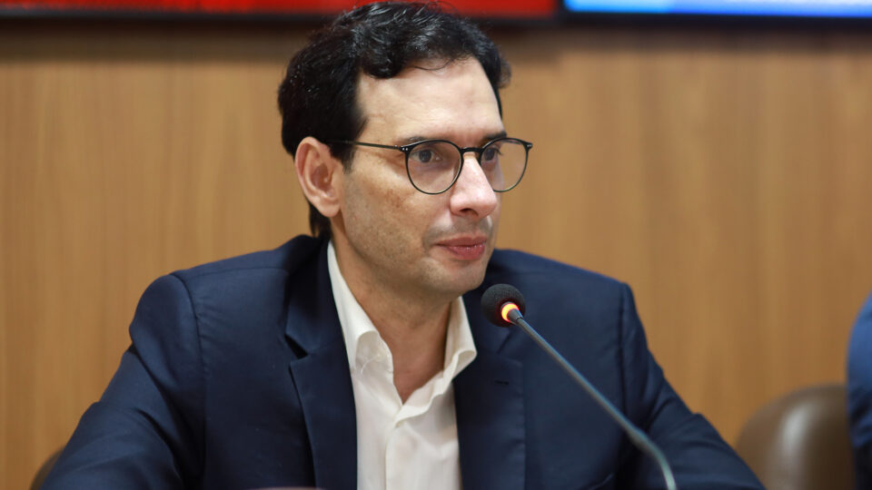 PEC da 6×1: deputado adia leitura de relatório final