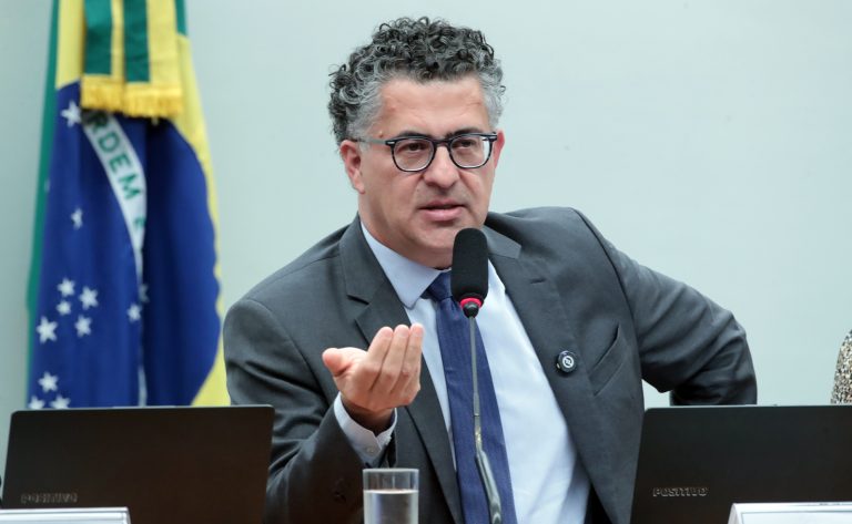 Comissão aprova prioridade em recursos do Fust para cidades que facilitarem 5G