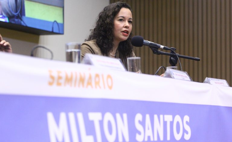 Participantes de seminário na Câmara ressaltam atualidade do pensamento de Milton Santos
