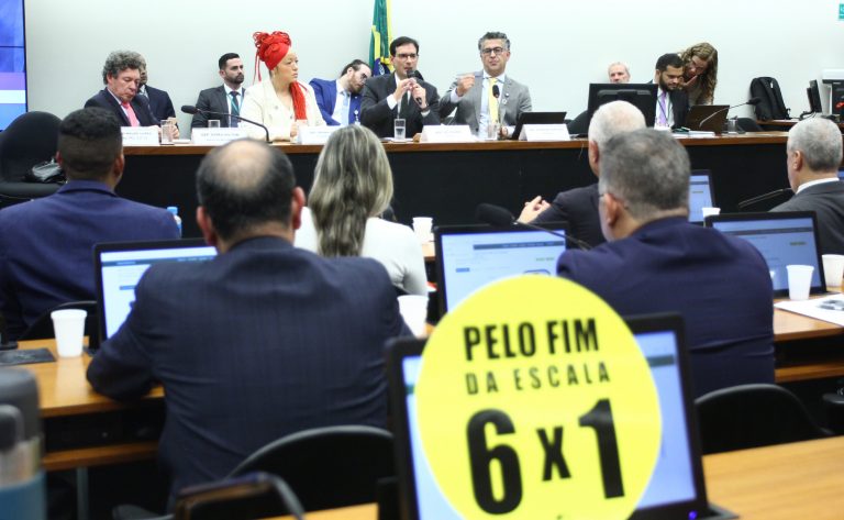 Comissão sobre fim da escala 6×1 ouve sindicatos e movimentos sociais nesta terça-feira