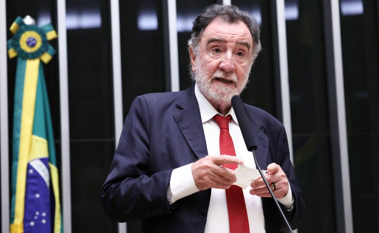 Comissão aprova critérios para colação de grau antecipada em universidades