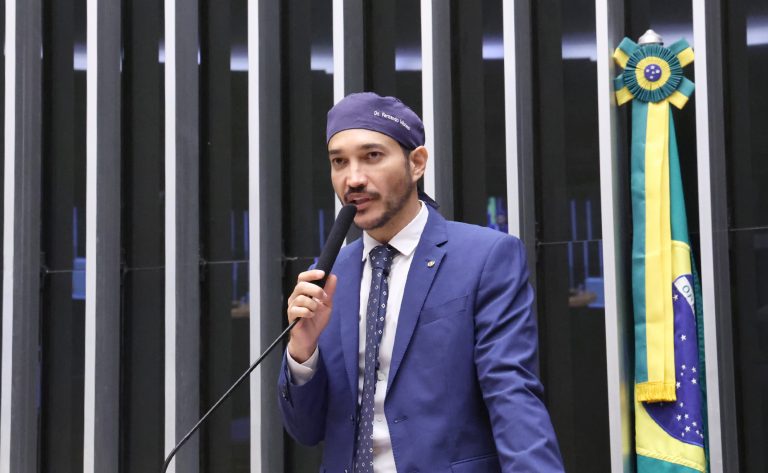 Câmara aprova novas regras para internação de adolescentes usuários de drogas em situação de risco; acompanhe