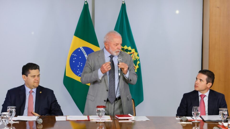 Tensão entre Lula e Congresso ameaça travar fim da escala 6×1 e PEC da Segurança
