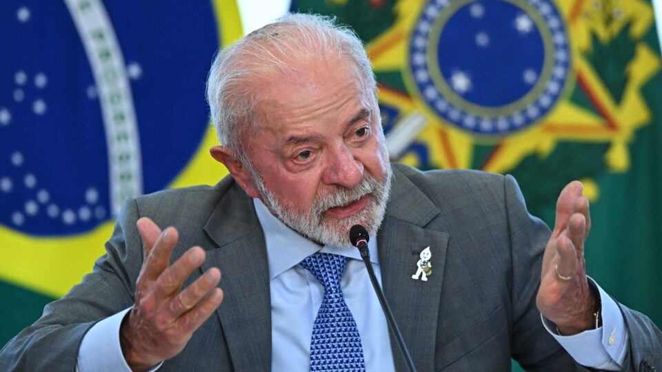 Lula prega fim do ódio e logo em seguida faz graça em hospital: “aqui não tem dinheiro do Vorcaro”