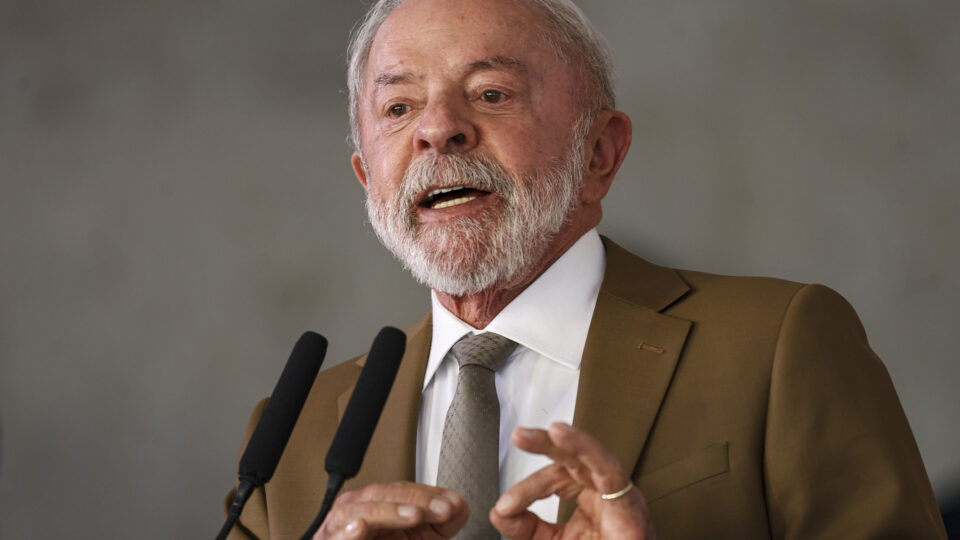 A taxa das blusinhas, o imposto e a conta que não fecha