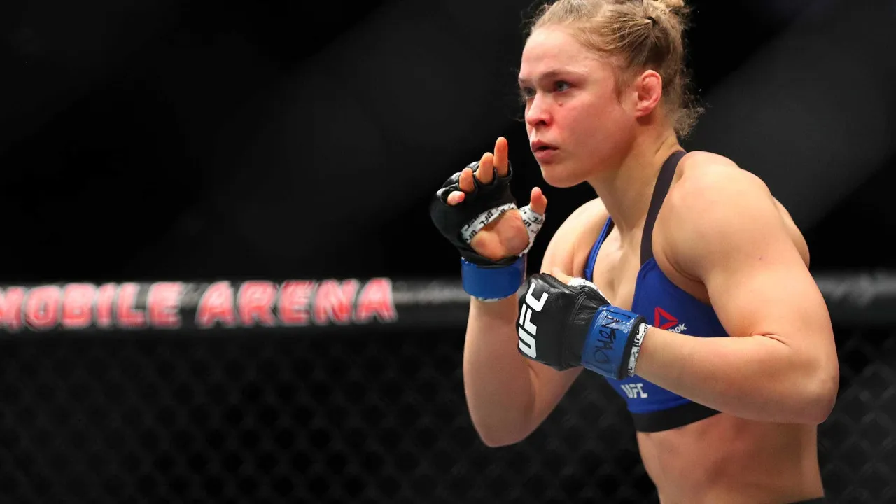 Ronda Rousey finaliza luta em 17 segundos no retorno das lendas do MMA feminino