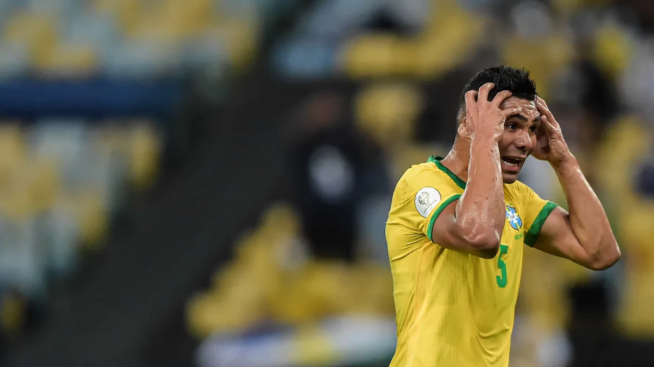 Perguntas sobre Neymar irritam Casemiro antes de treino da seleção brasileira