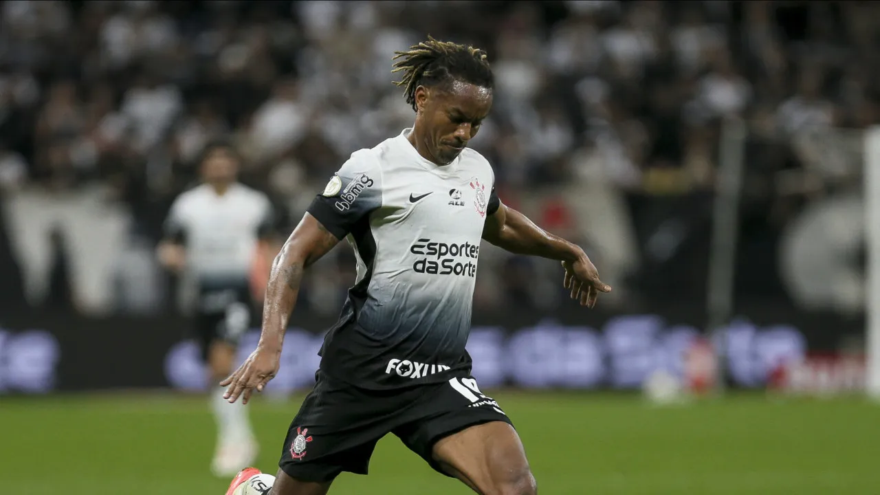 Carrillo conquista Diniz, ‘fura fila’ e ganha espaço no Corinthians