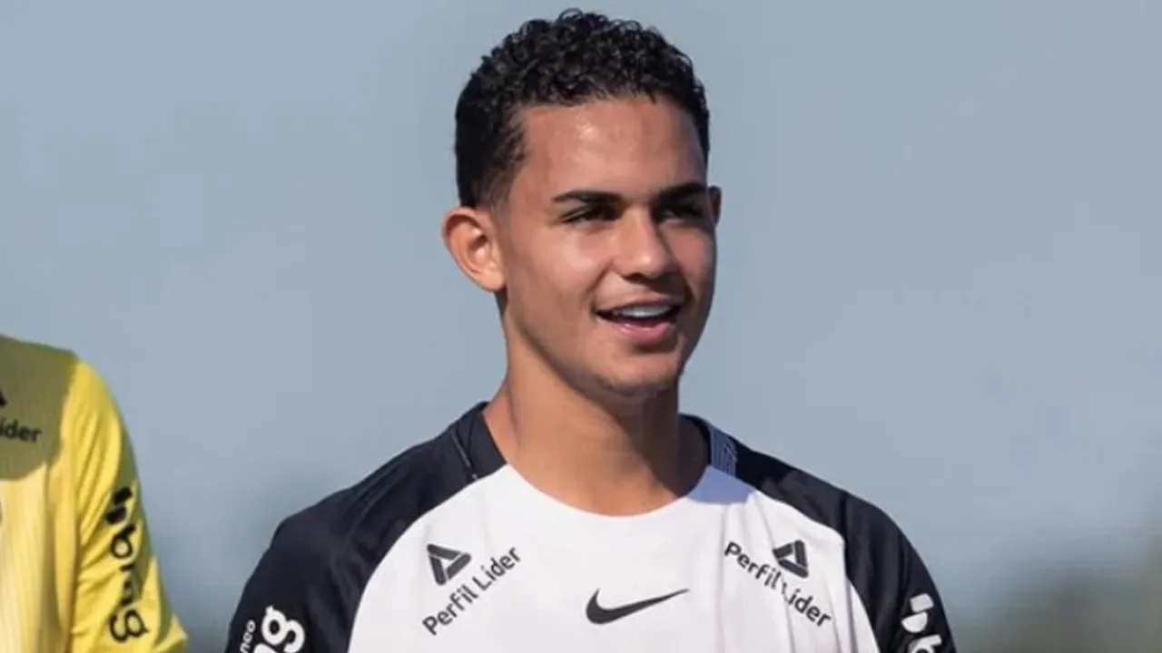 Jogador do Corinthians agride árbitro após expulsão em jogo do Brasileirão