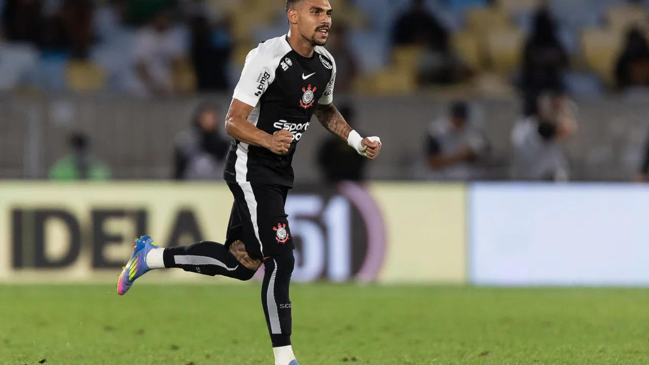 Zenit prepara oferta milionária, mas Matheuzinho quer ficar no Corinthians