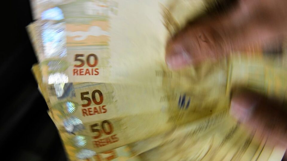 Planos de saúde sobem até 5,11% nas modalidades individuais e familiares